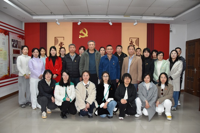 学前教育学院党员教师赴<br>焦作市档案馆开展主题党日活动 学前教育学院党员教师赴<br>焦作市档案馆开展主题党日活动