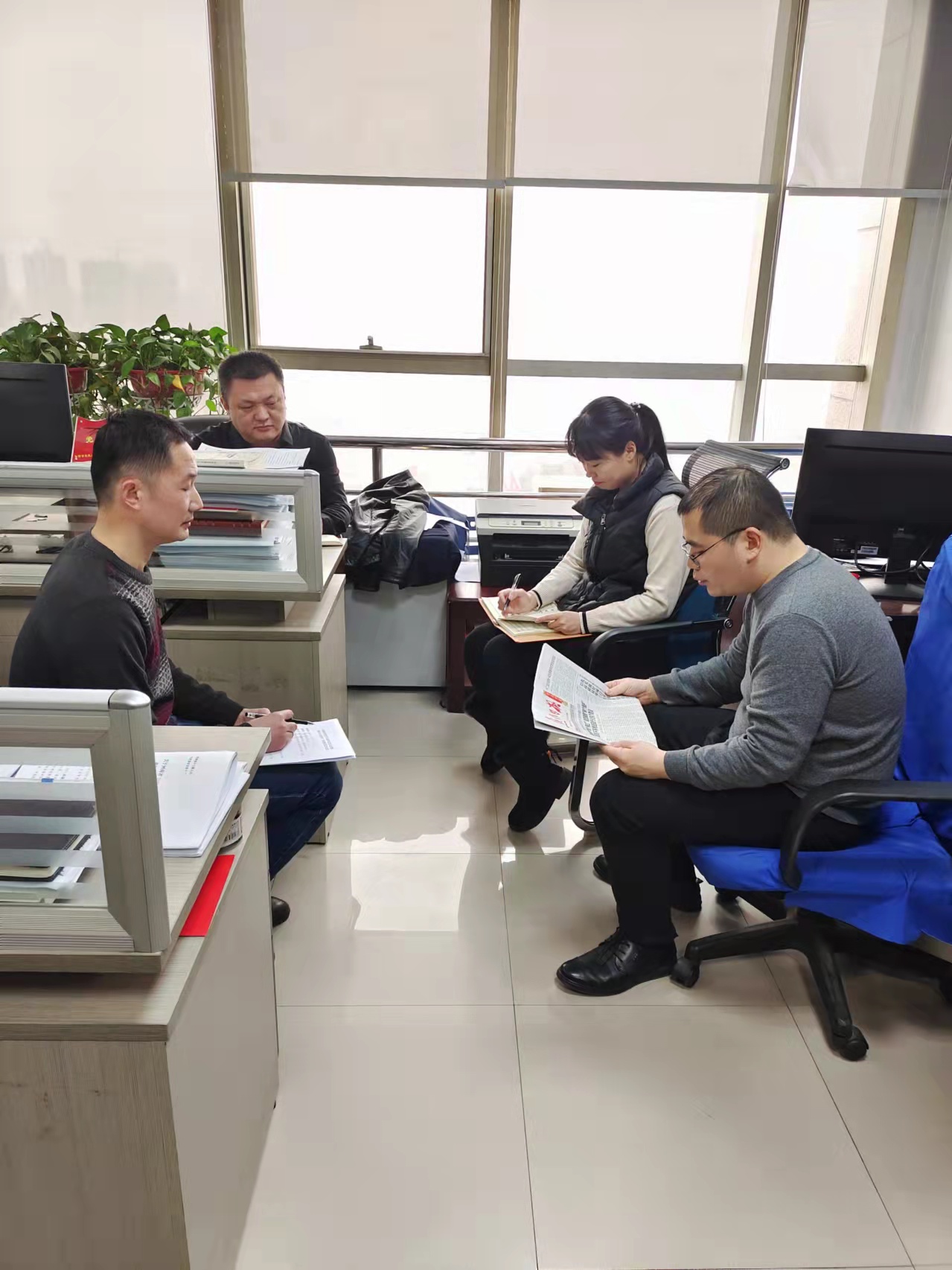 巾帼建功风采录<br>河南省三八红旗奖先进个人贾剑桥:实干为要,让发改事业强起来 巾帼建功风采录<br>河南省三八红旗奖先进个人贾剑桥:实干为要,让发改事业强起来