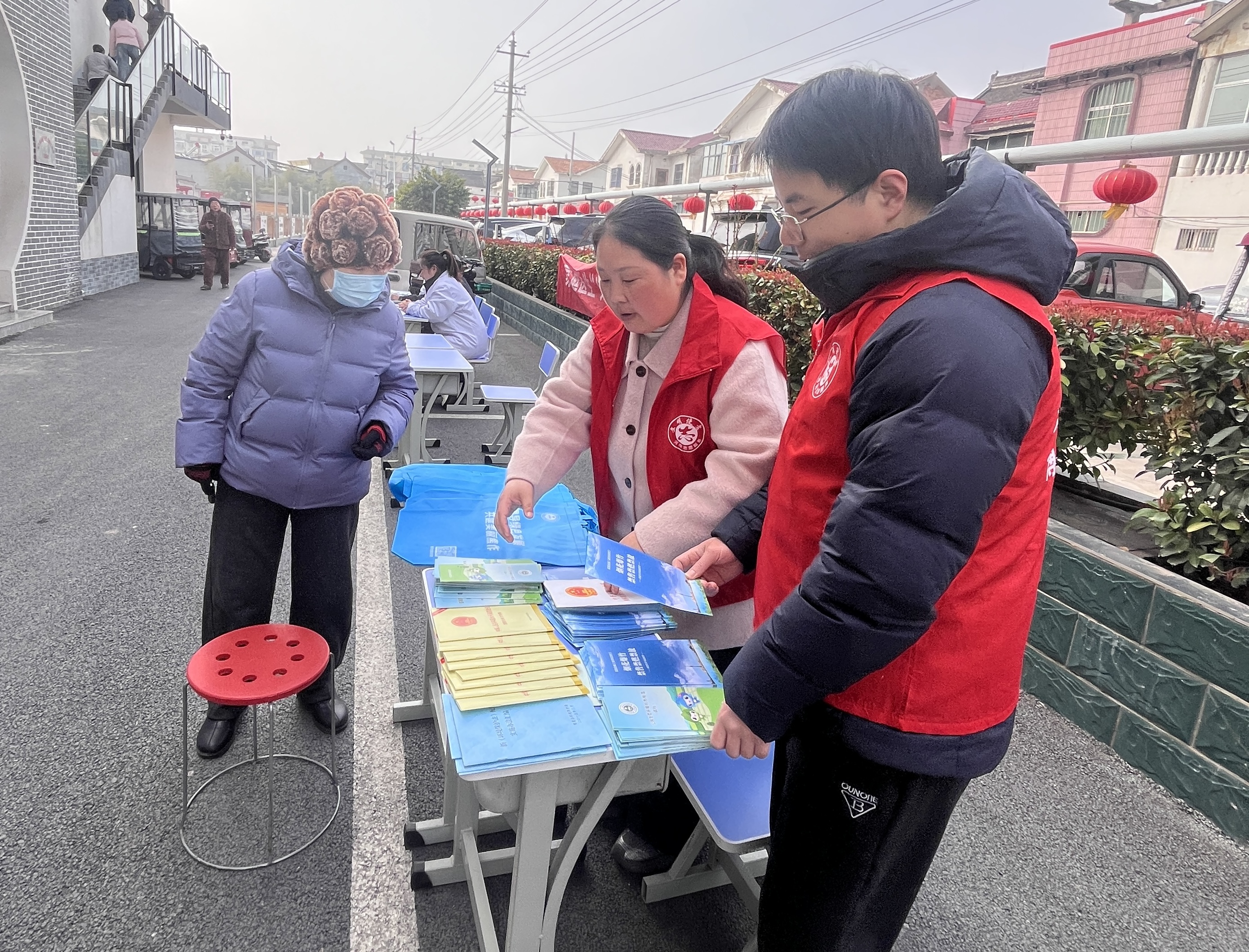 市生态环境系统开展学雷锋系列志愿服务活动