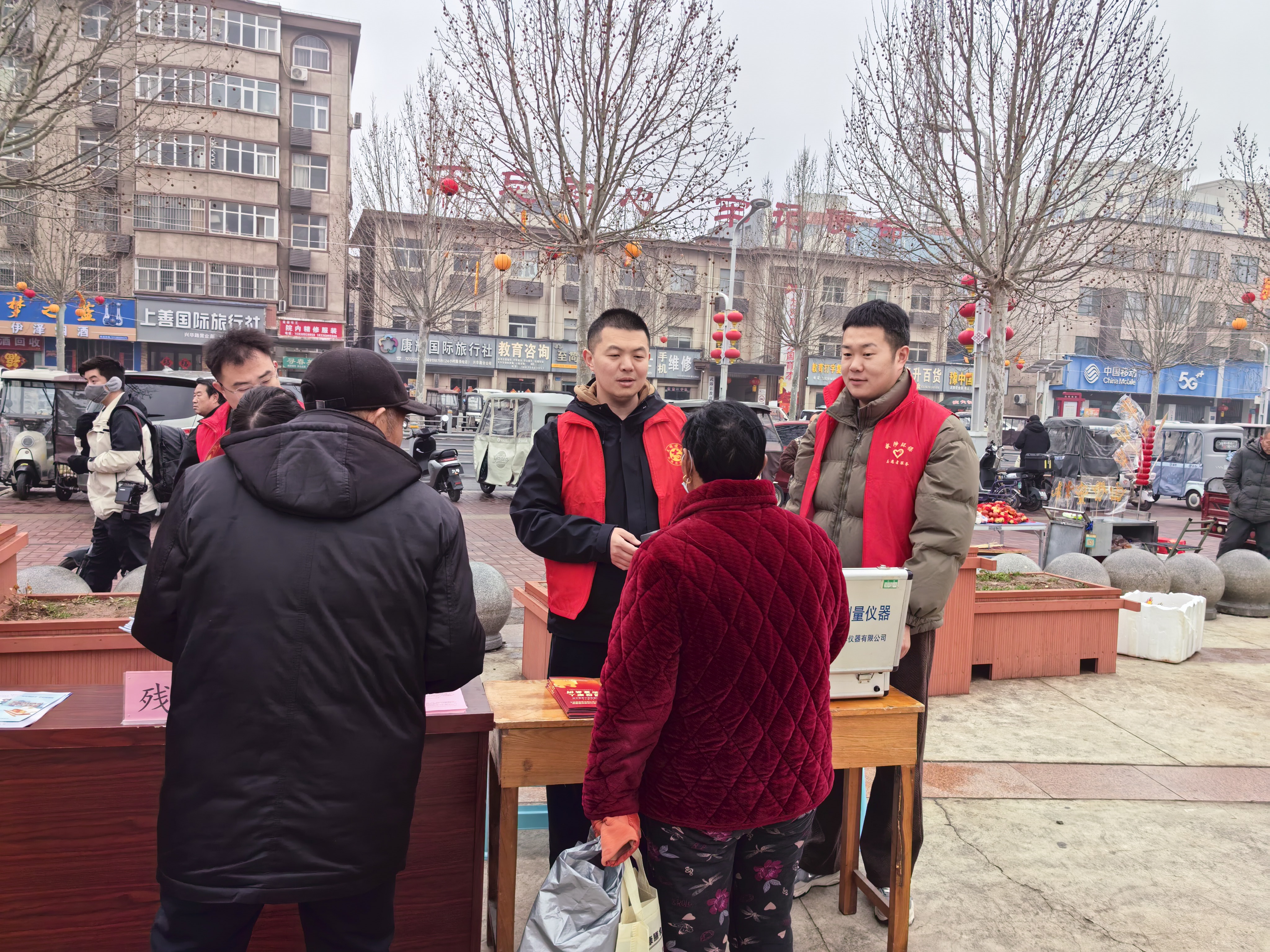 市生态环境系统开展学雷锋系列志愿服务活动