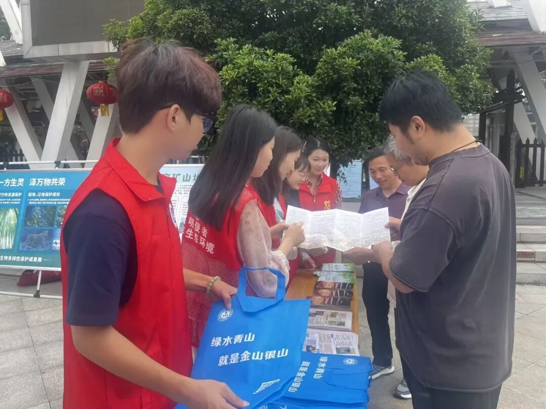 我市开展国际生物多样性日主题宣传活动 我市开展国际生物多样性日主题宣传活动