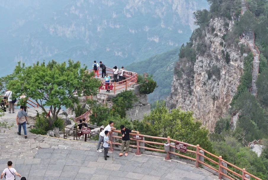 秋天的第一场云海,就来神农山!