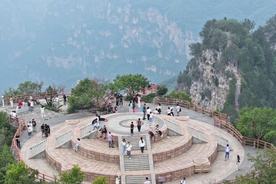 秋天的第一场云海,就来神农山!