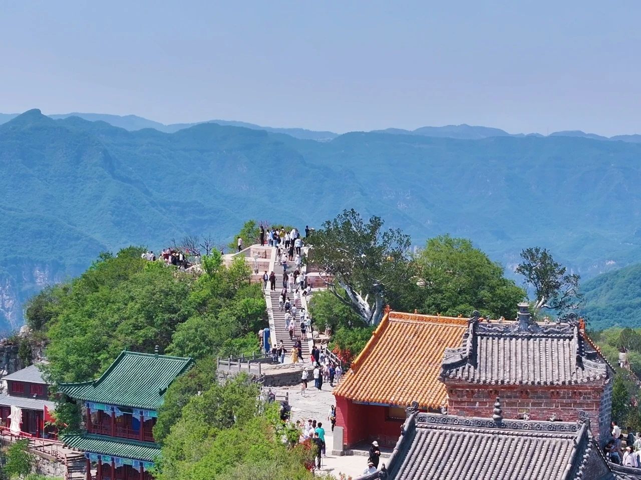 秋天的第一场云海,就来神农山! 秋天的第一场云海,就来神农山!