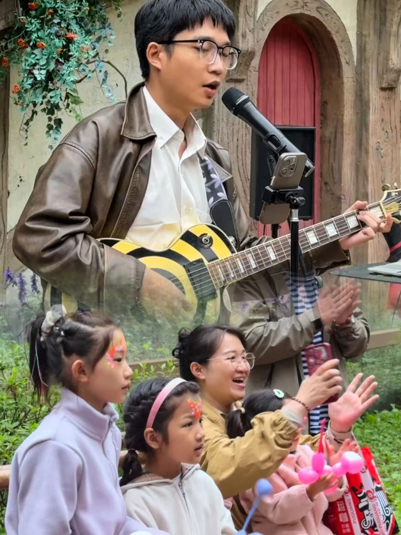 “双节”青龙峡上演红色浪漫！玫瑰花海前喷火，红成一片！