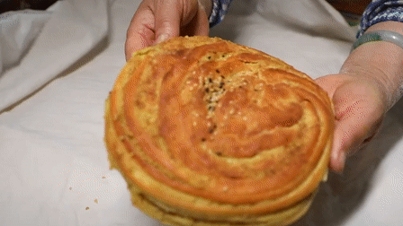 世界最好吃的面包!孟州油酥烧饼竟成“国际网红”!