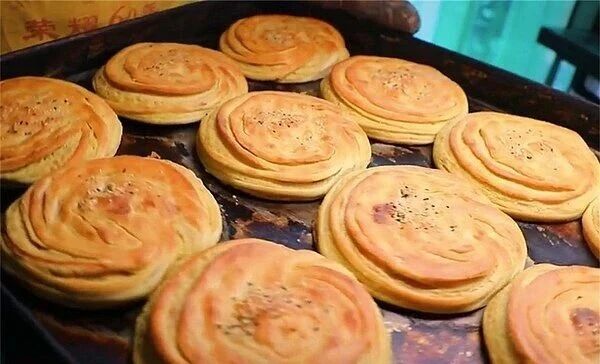 世界最好吃的面包!孟州油酥烧饼竟成“国际网红”!