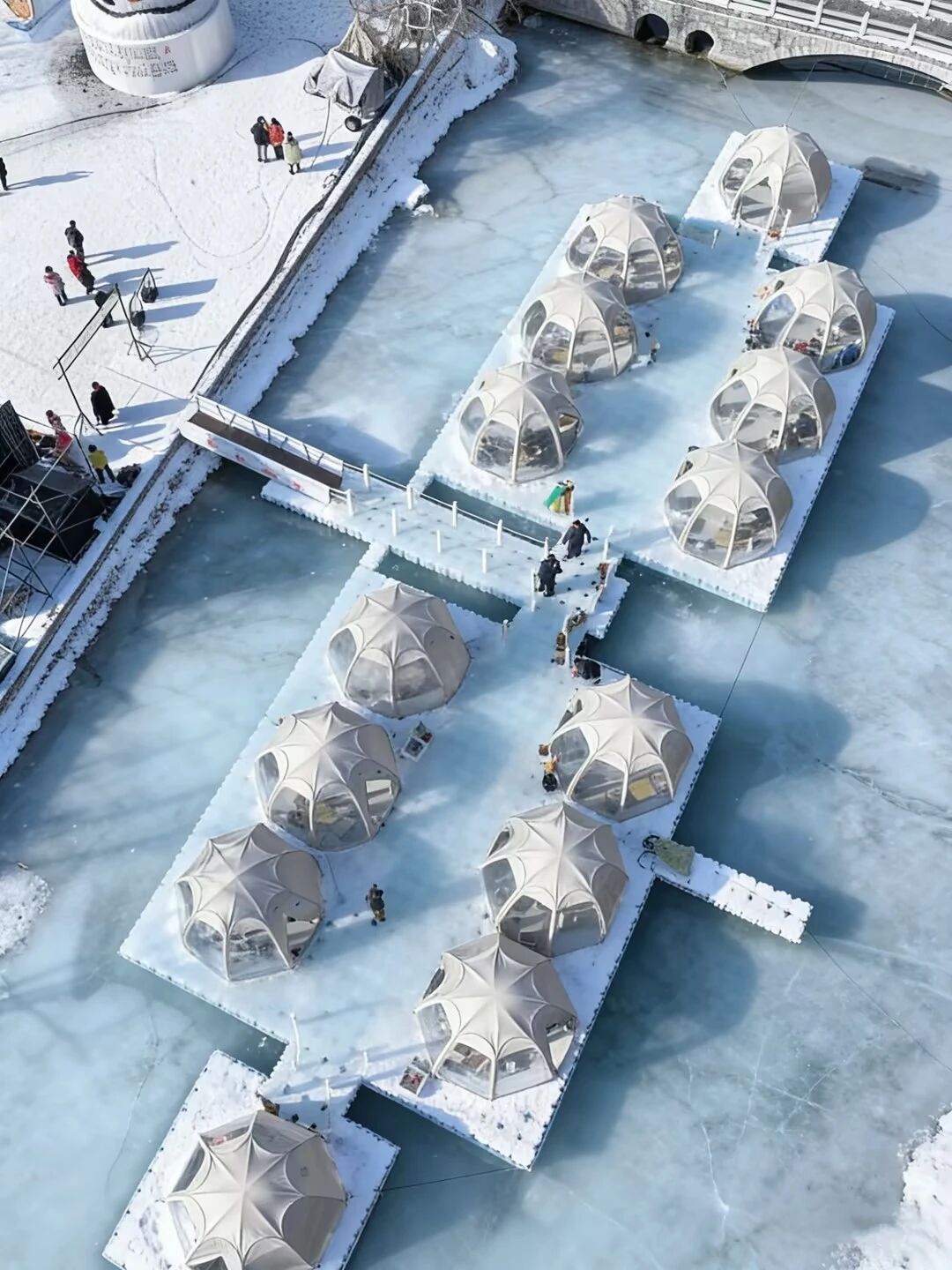 雪地里搭棚冰钓吃火锅是种啥体验？