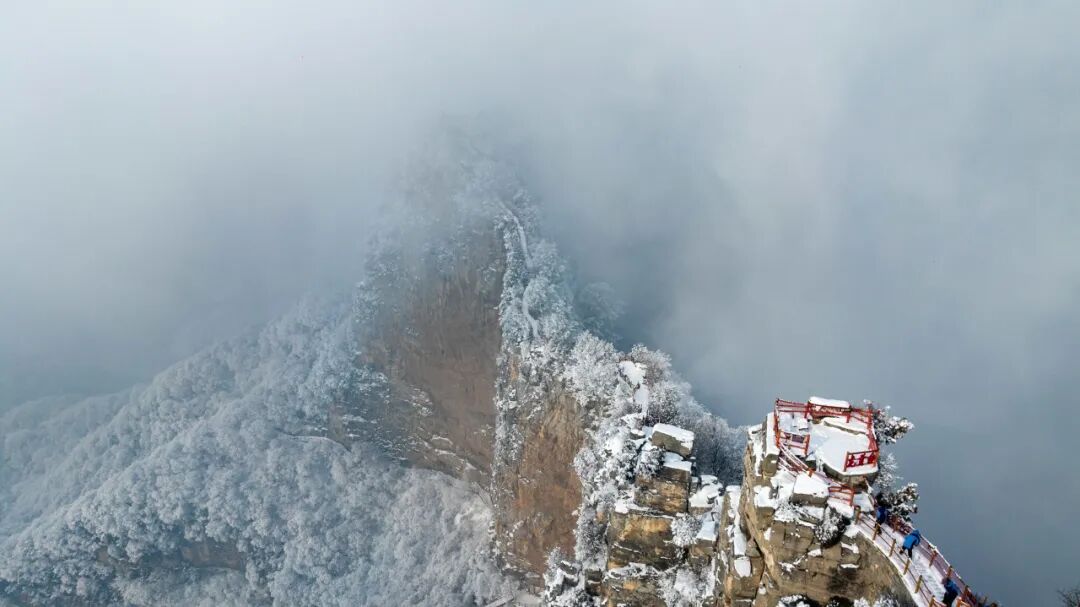 雪覆龙脊、一眼封神！现在去神农山正当时！