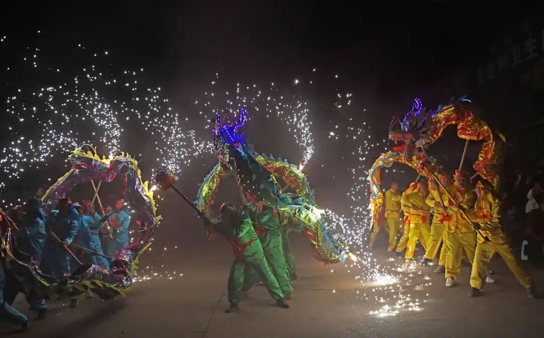 《河南日报》盛赞焦作非遗：天下第一火龙！