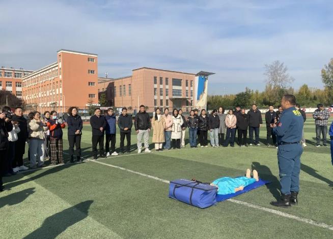 守护幼苗健康成长！博爱县持续开展“日间+夜间”校园安全应急疏散演练活动