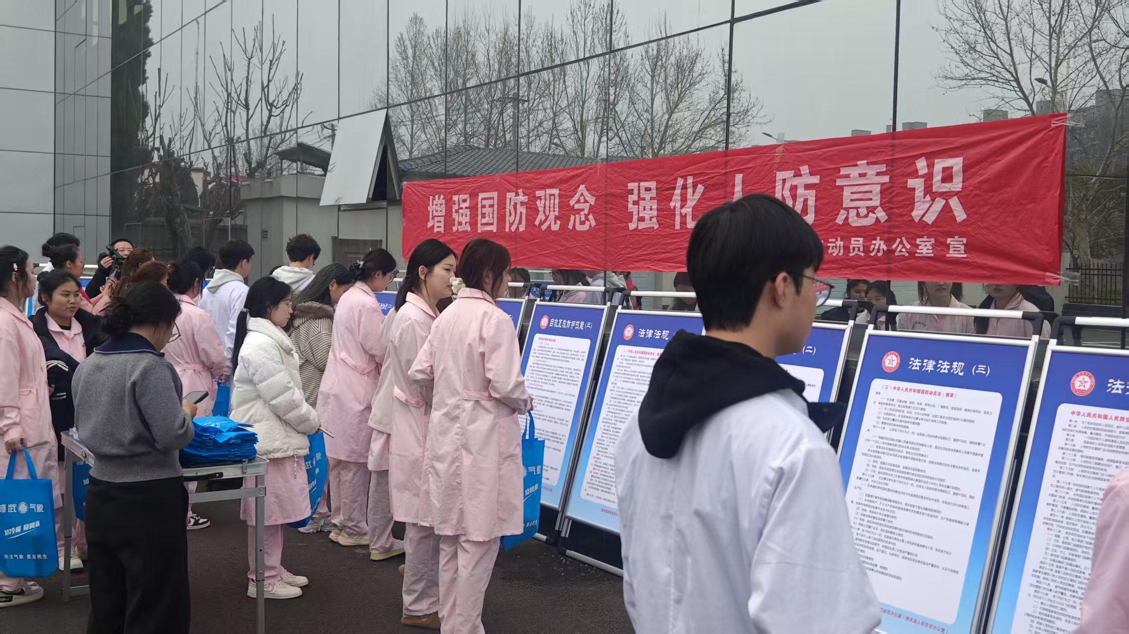 修武县国动办<br>开展国防动员宣传教育进机关活动