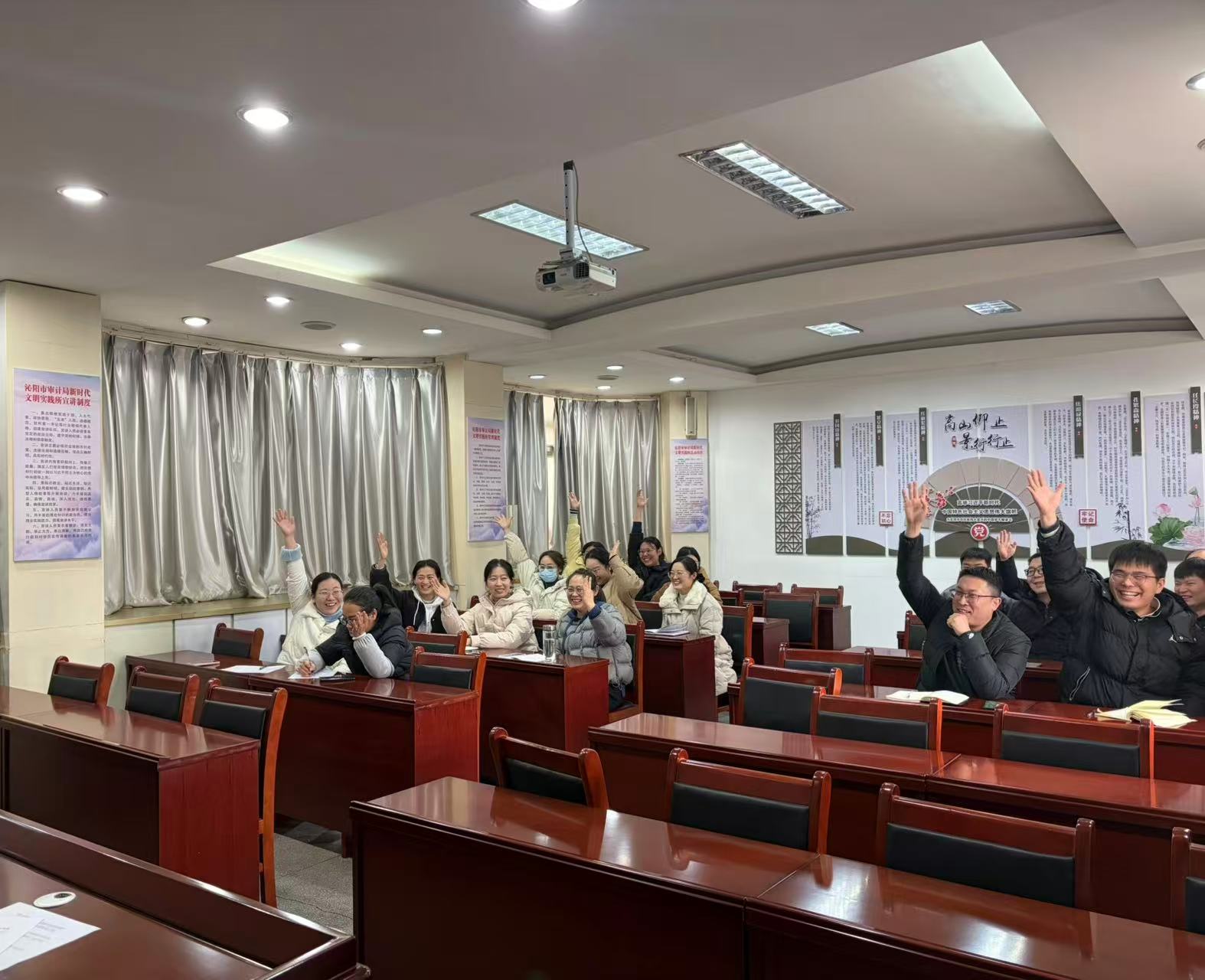 以赛促学强本领 以学促干提<br>质效 --沁阳市审计局开展青年干部审计知识竞赛活动 以赛促学强本领 以学促干提<br>质效 --沁阳市审计局开展青年干部审计知识竞赛活动