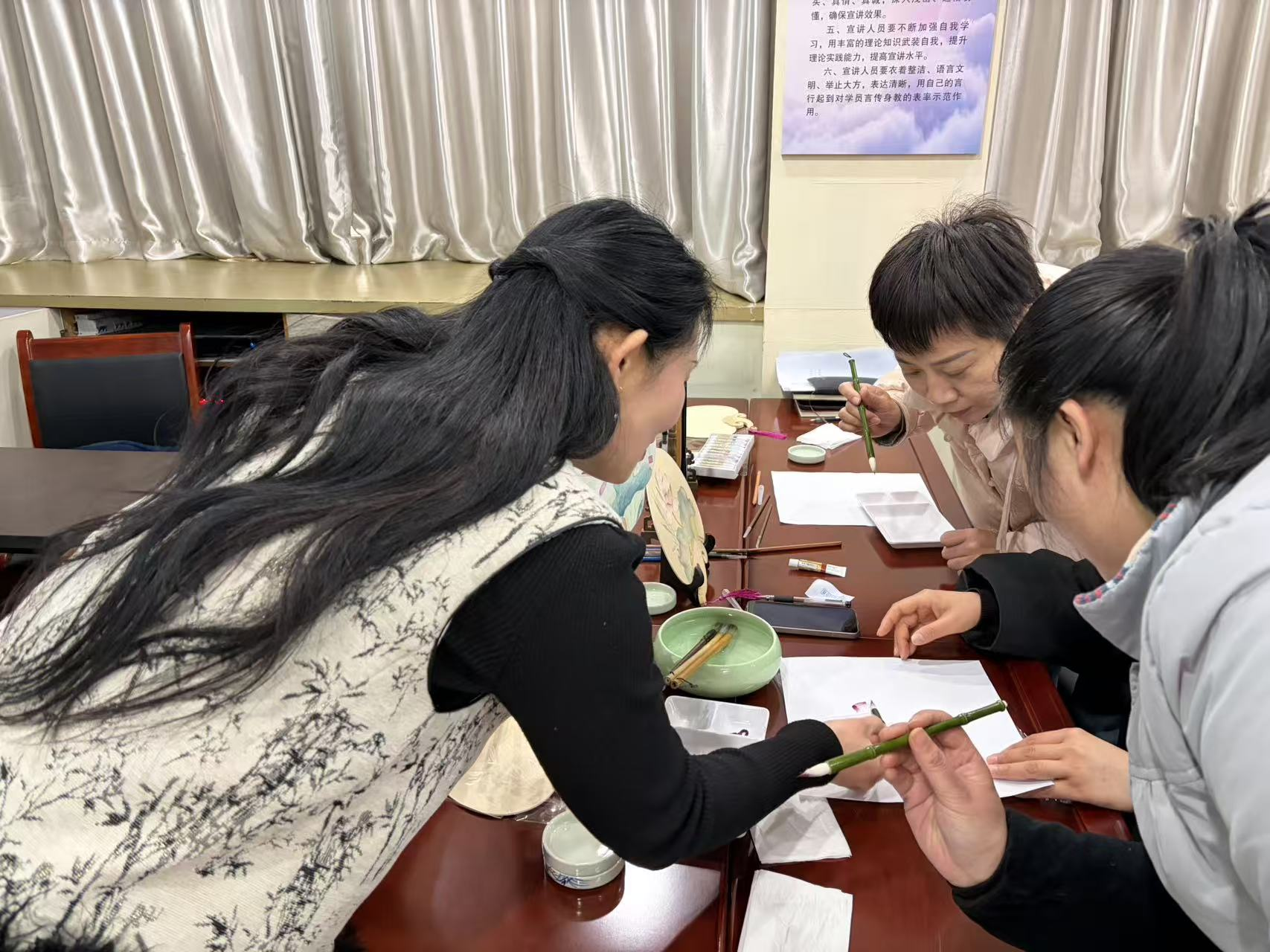 沁阳市审计局开展“清风审计·扇舞芳华”三八妇女节主题活动