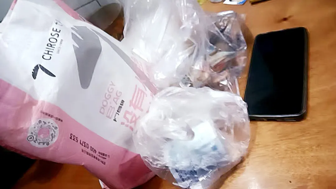 公厕保洁员拾金不昧 暖心举动传递文明力量