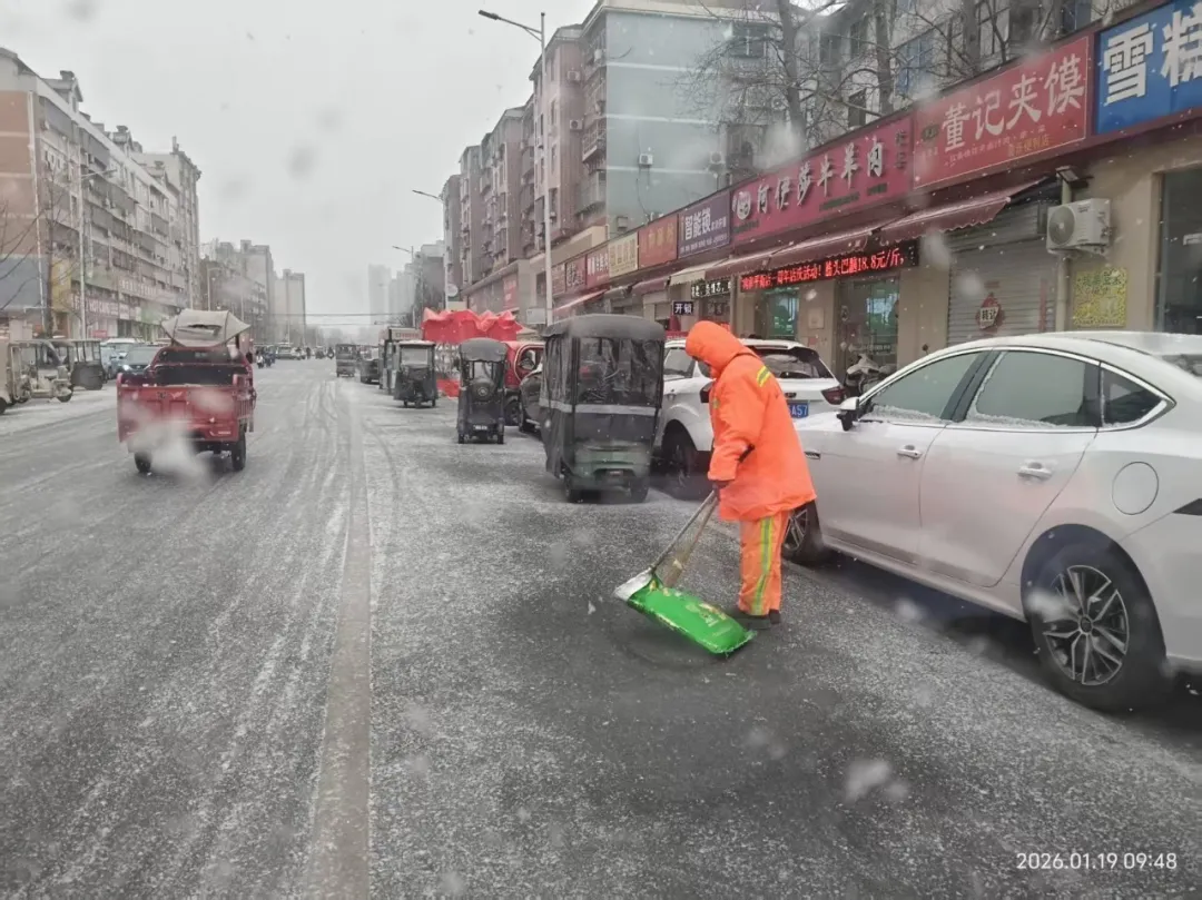 雪袭山阳！这群“橙衣人”为你劈开雪路！