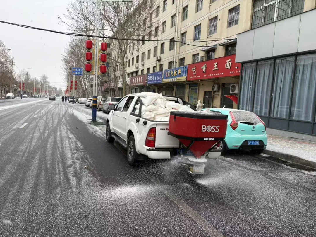 决战风雪！焦作城管千人百车昼夜出击，守护出行路！