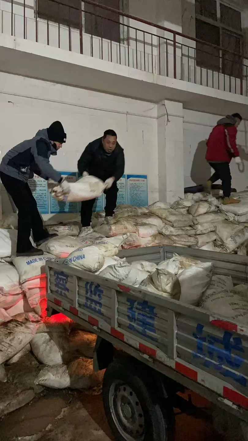 雪袭山阳！这群“橙衣人”为你劈开雪路！