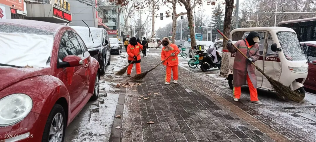 决战风雪！焦作城管千人百车昼夜出击，守护出行路！