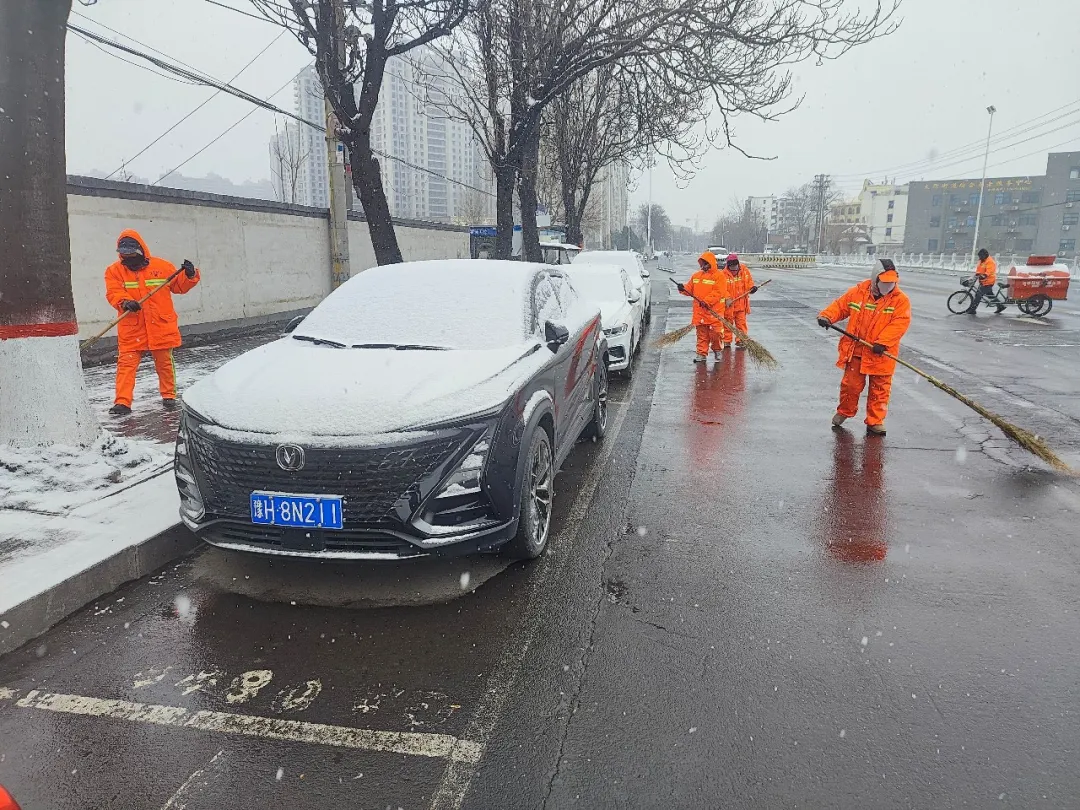 雪袭山阳！这群“橙衣人”为你劈开雪路！