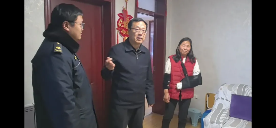 新春暖“城”意，慰问润心田！市城管局领导开展春节走访慰问