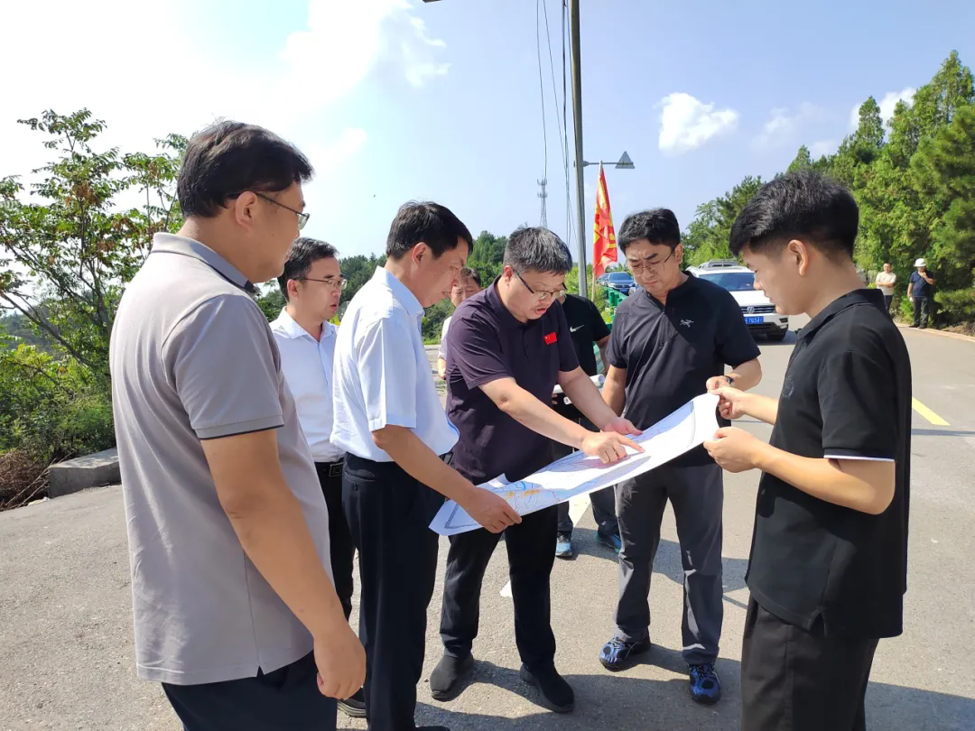 市领导调研森林防火基础设施项目建设