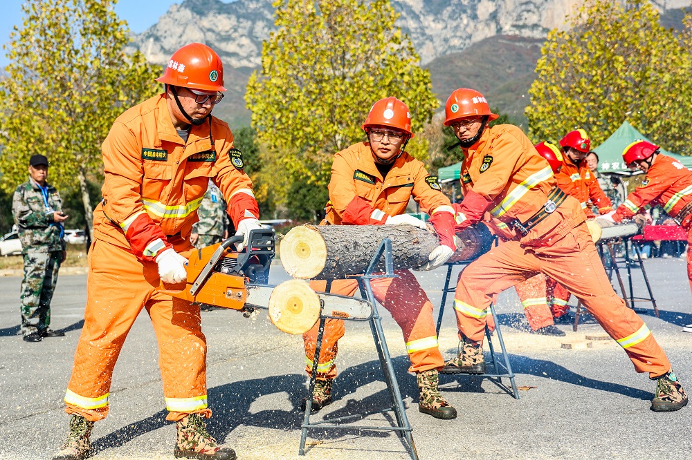 我市举行2025年森林防火队伍练兵比武暨森林火情早期处理实战演练