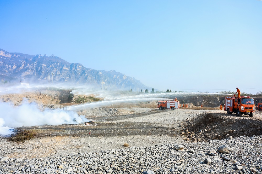 我市举行2025年森林防火队伍练兵比武暨森林火情早期处理实战演练