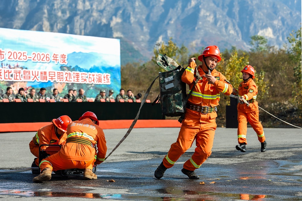 我市举行2025年森林防火队伍练兵比武暨森林火情早期处理实战演练