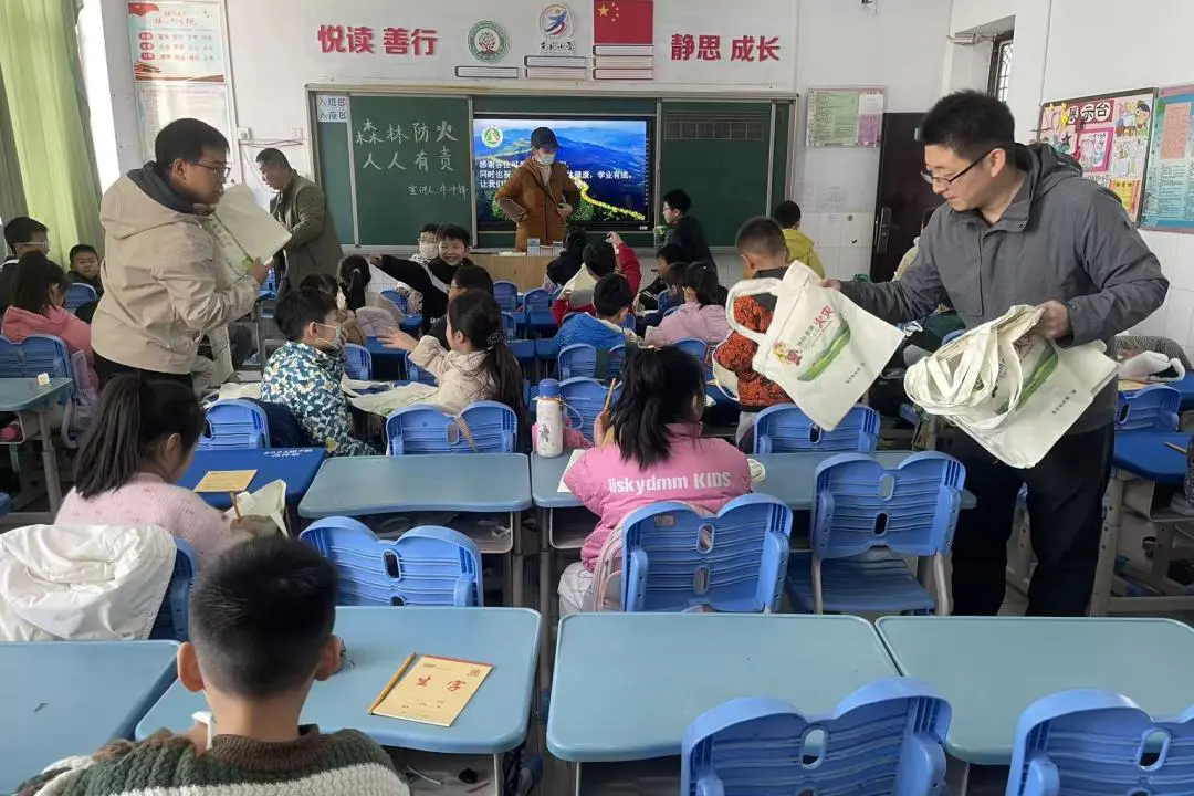 山阳区:森林防火“进校园” 筑牢安全“防火墙” 山阳区:森林防火“进校园” 筑牢安全“防火墙”