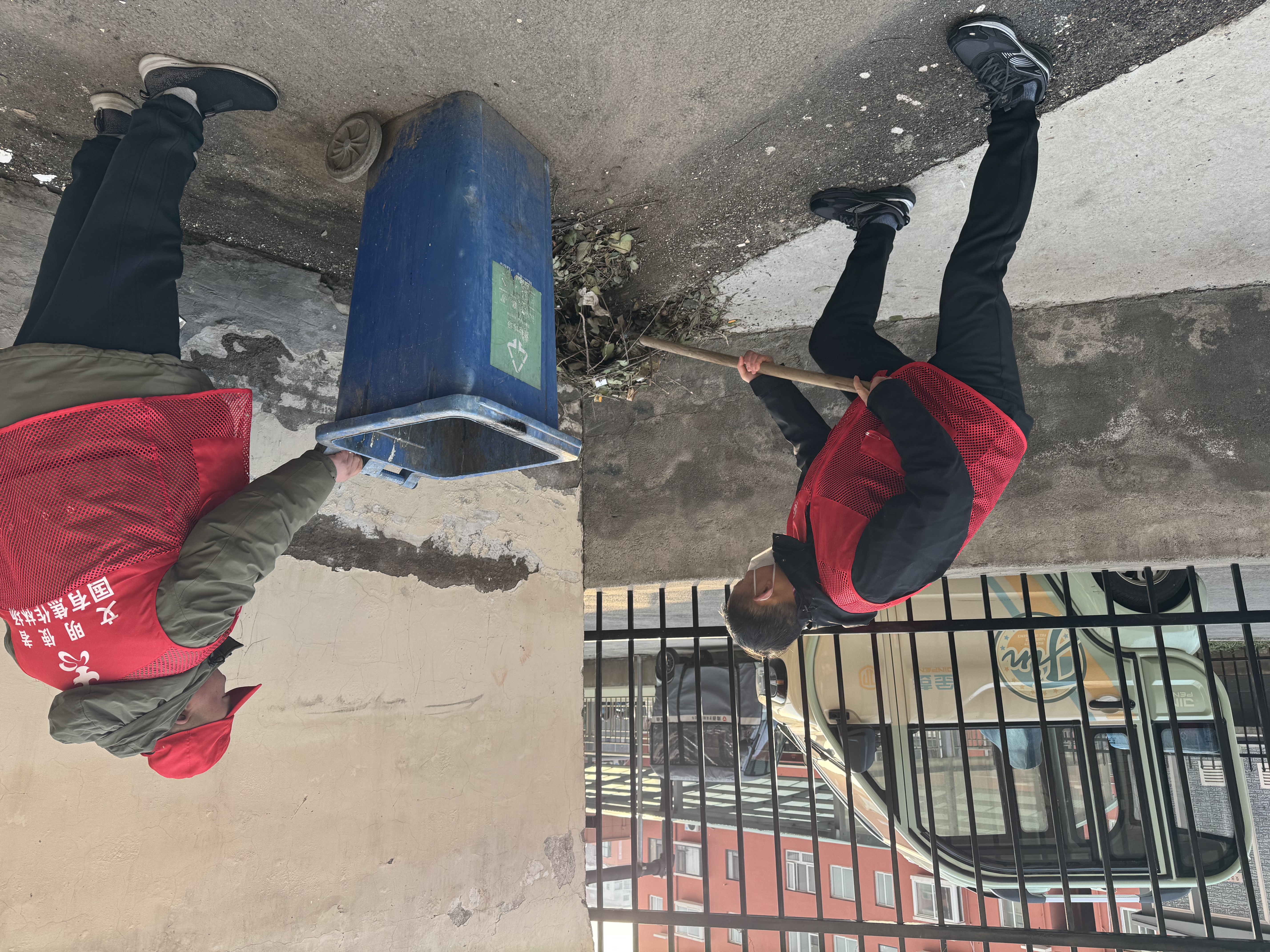 国有焦作林场开展环境整治与政策宣传志愿服务活动 国有焦作林场开展环境整治与政策宣传志愿服务活动