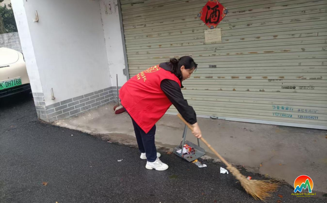 百间房街道：党建引领“洁”尽全力 绘就社区“净”美画卷