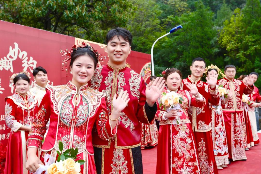 今天,博爱这场集体婚礼圆满礼成 今天,博爱这场集体婚礼圆满礼成