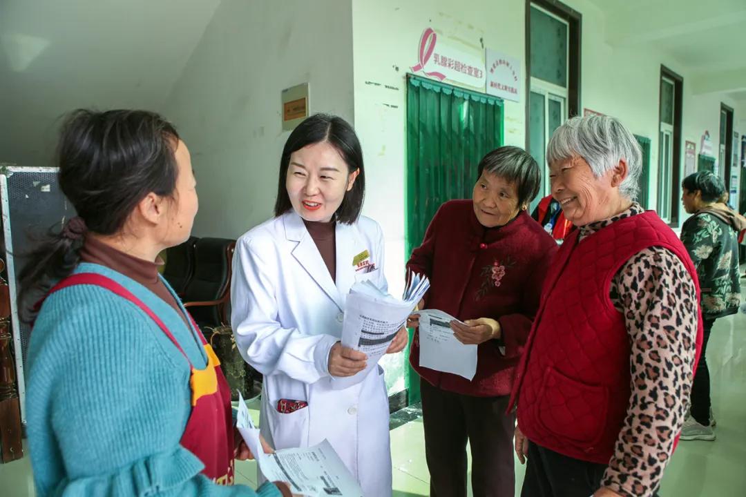 “中国家庭教育千课公益大讲堂——女性健康关爱活动”走进我县 “中国家庭教育千课公益大讲堂——女性健康关爱活动”走进我县