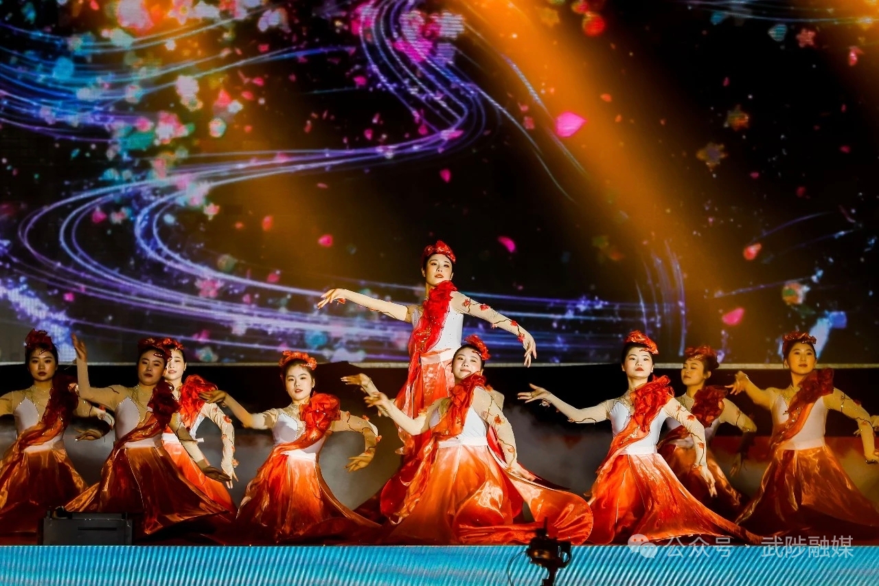 “骐骥迎春·河朔华章”2026年武陟县春节联欢晚会圆满完成录制 “骐骥迎春·河朔华章”2026年武陟县春节联欢晚会圆满完成录制