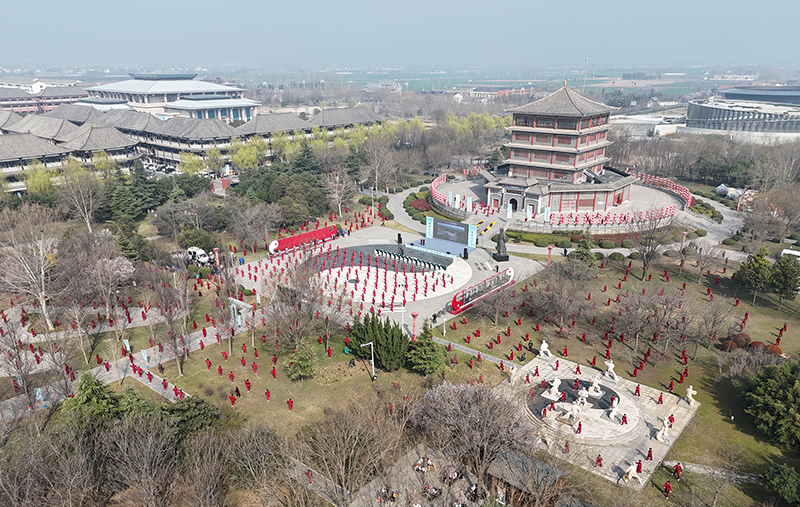 首个“国际太极拳日”太极拳展演活动成功举行