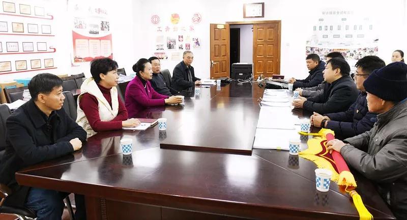 送锦旗1.jpg 送锦旗1.jpg