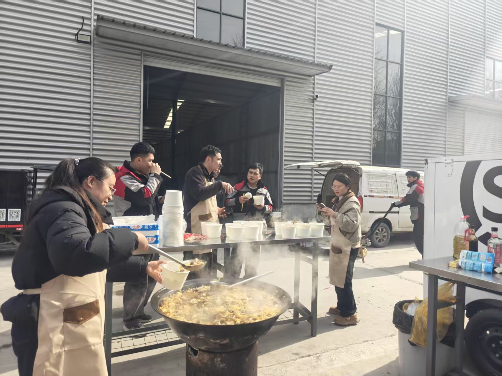 铁锅烩出旺季暖 市邮政管理局关爱出实招